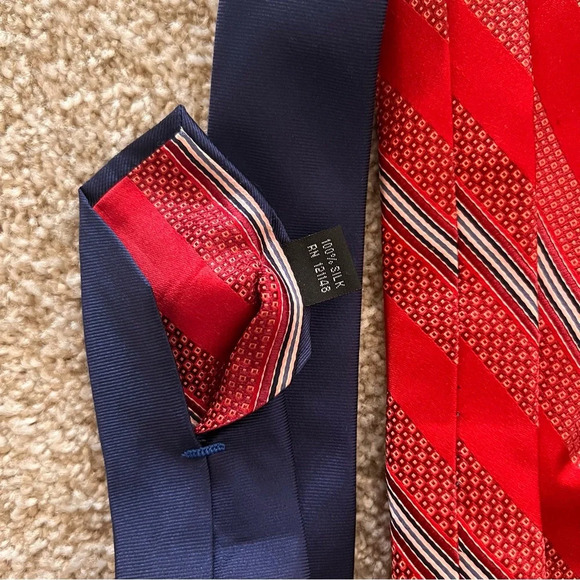 Saks Fifth Avenue 100% Silk Red White Striped Tie - Picture 3 of 3